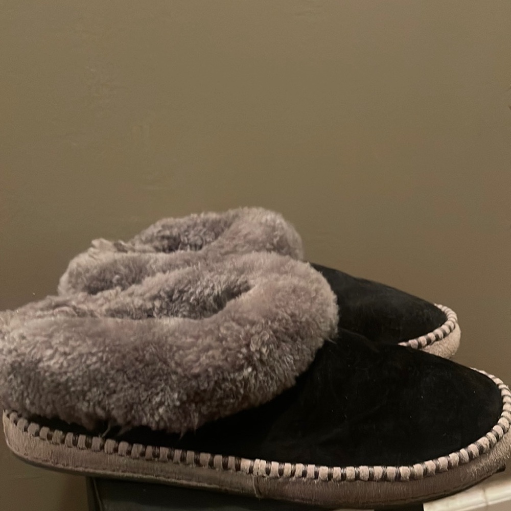 Women’s UGG WRIN SLIPPER Sz.9